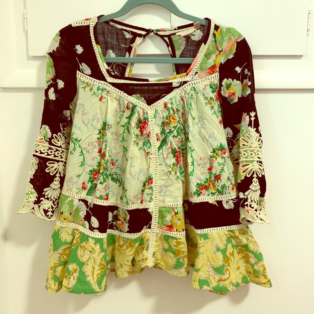 Anthropologie cute top! Looks great on!